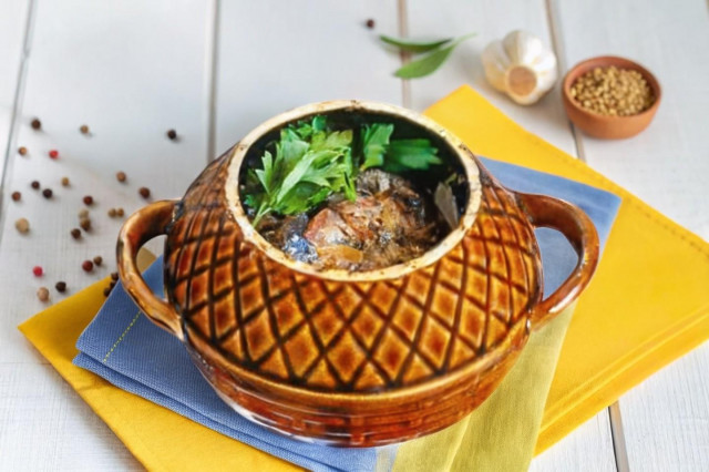 Утка в горшочке запеченная с гречкой