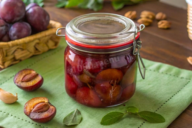 Маринованные сливы на зиму с чесноком