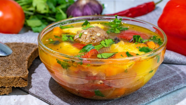 Суп-шурпа с бараниной и овощами со специями