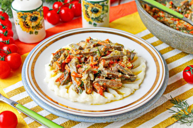 Сердце тушеное свиное