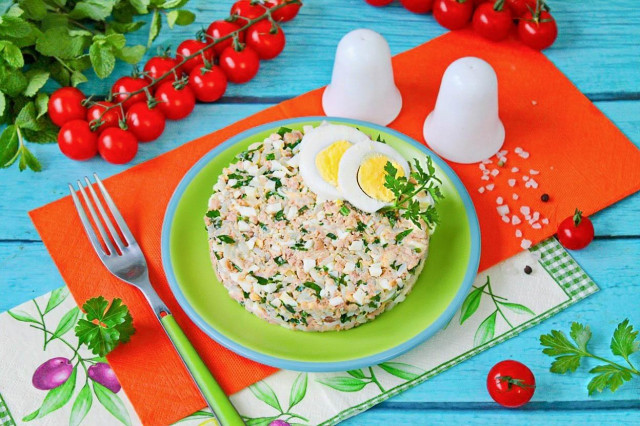 Салат печень трески с рисом классический