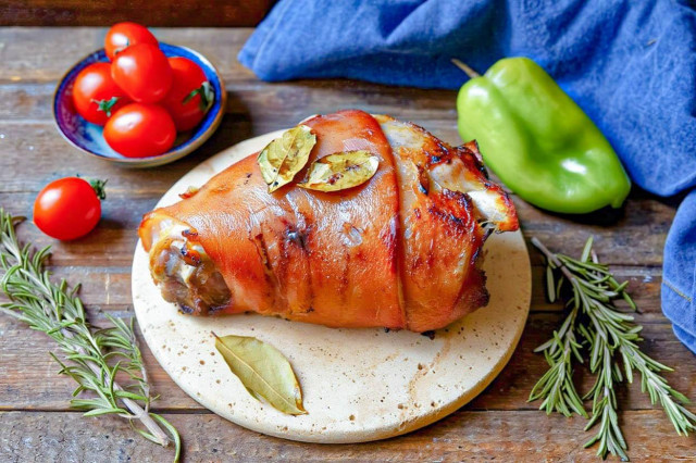 Свиная рулька в фольге запеченная в духовке