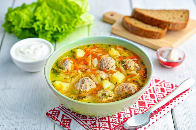 Щи с фрикадельками