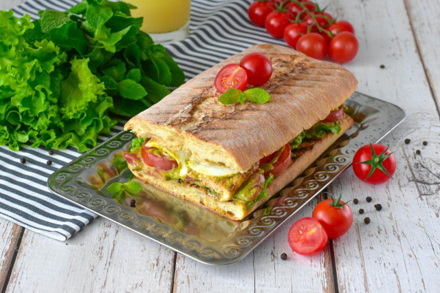 Панини с курицей бутерброд на чиабатте