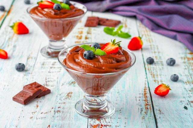 Шоколадный десерт пудинг без выпечки
