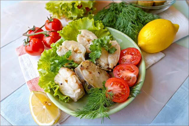 Минтай на пару со специями в мультиварке