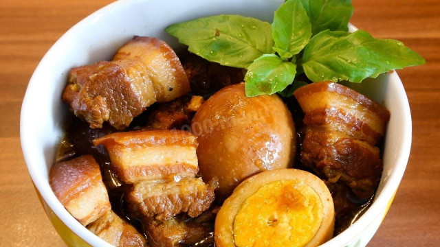 Thit kho tau - КАРАМЕЛИЗОВАННАЯ СВИНАЯ ГРУДИНКА