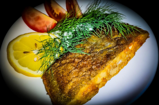 Камбала на сковороде