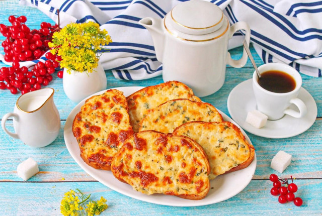 Гренки с сыром в духовке