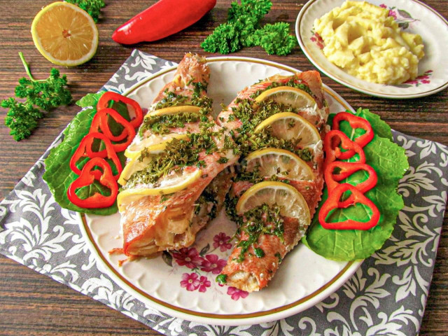 Морской окунь запеченный в фольге в духовке с лимоном