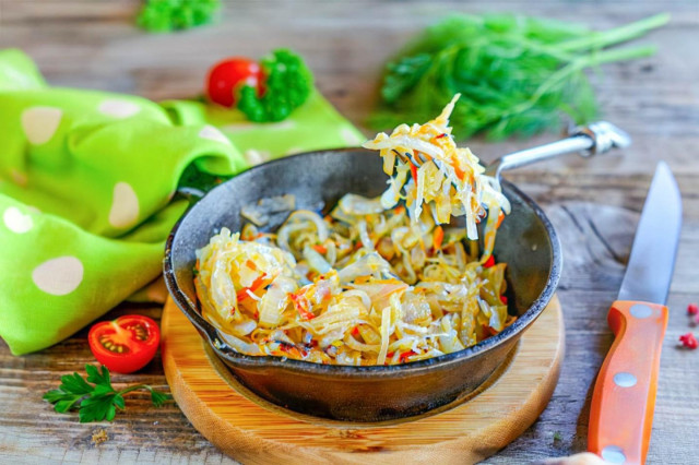 Квашеная капуста жареная на сковороде