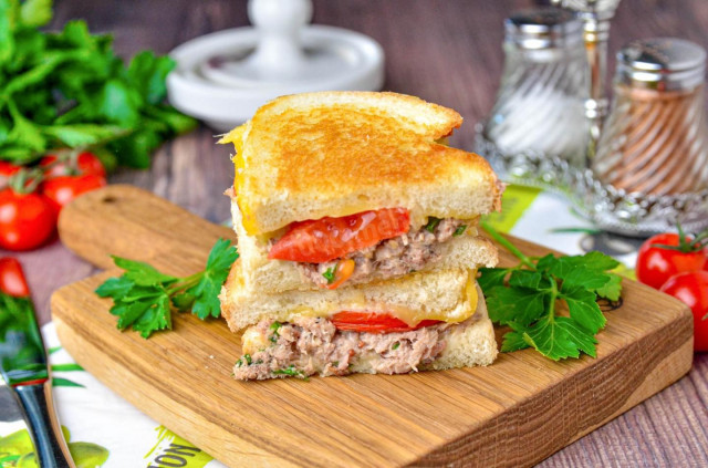 Тунец с сыром бутерброды сэндвичи