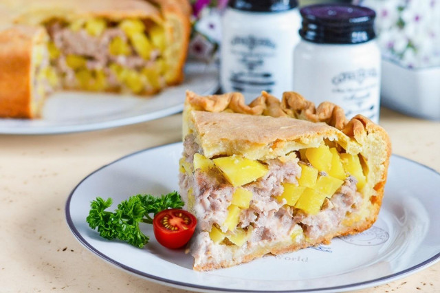 Пирог с картошкой и фаршем в духовке