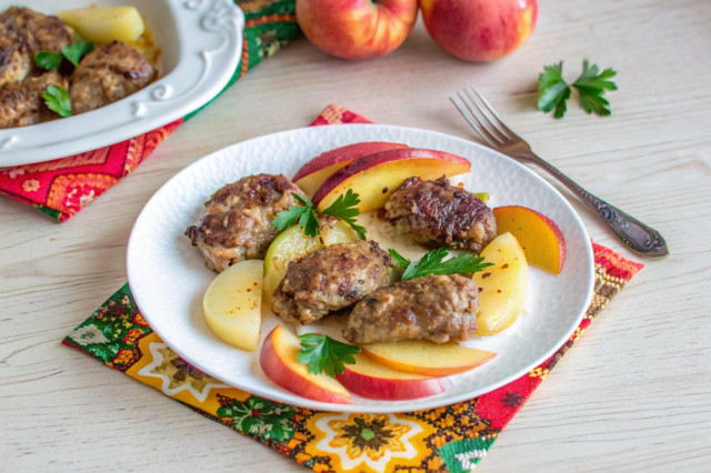 Куриная печень с яблоками