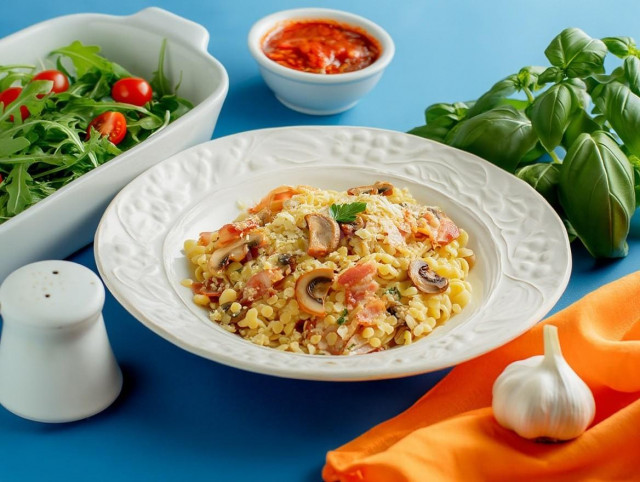 Птитим с беконом и грибами