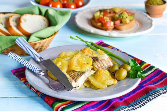 Филе минтая с картошкой в духовке