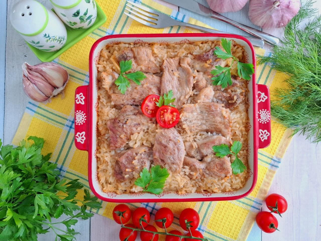 Свинина с рисом в духовке