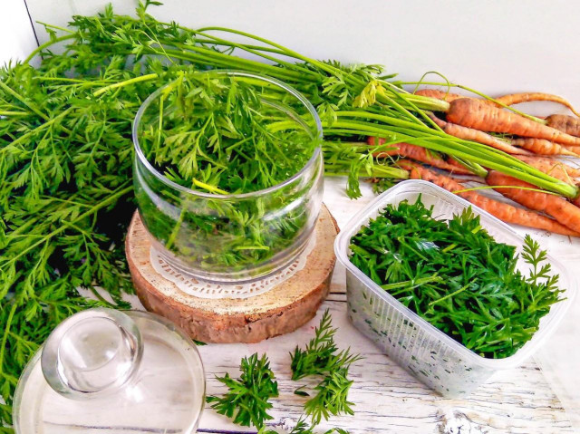 Морковная ботва на зиму