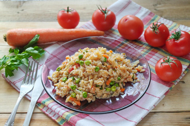 Рис с капустой и помидорами