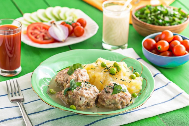 Фрикадельки в сливочном соусе