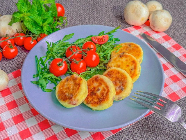 Соленые сырники из творога с сыром