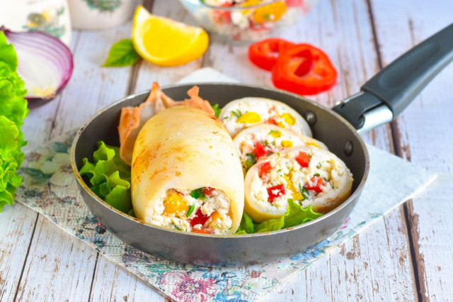 Кальмары с сыром фаршированные на сковороде