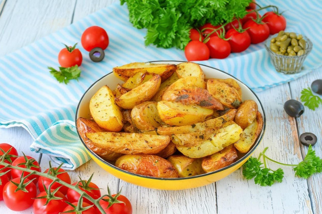 Картофель дольками запеченный в духовке