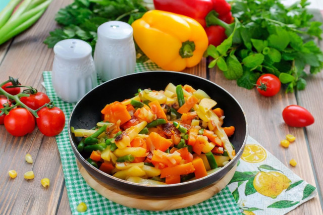 Овощное рагу с фасолью стручковой