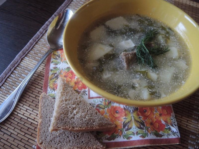 Зеленый суп щавелевый на свинине с яйцами