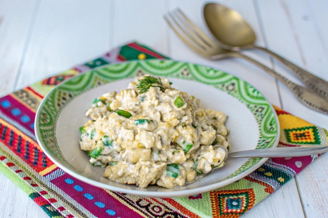 Салат из печени трески с рисом