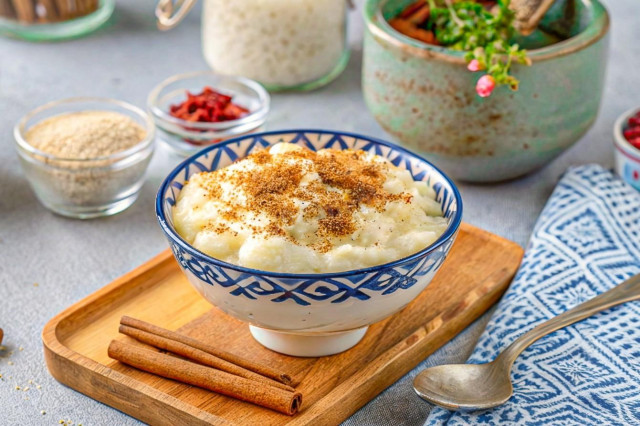 Ризогало греческий рисовый пудинг с корицей