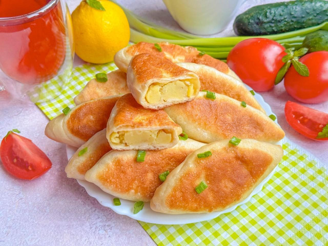 Воздушные пирожки на кефире на сковороде