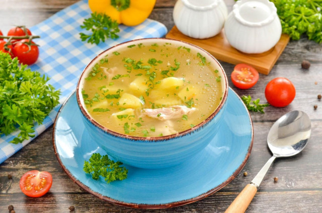 Суп бульон куриный с картошкой