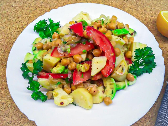 Турецкий салат из картофеля с нутом и авокадо