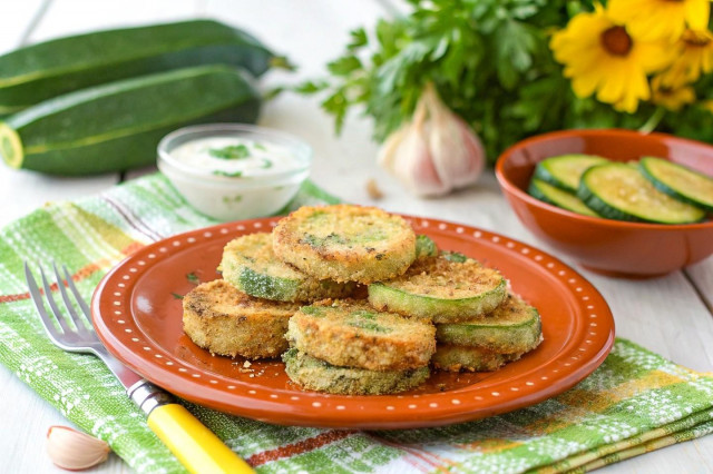 Кабачки кружочками в кляре в сухарях