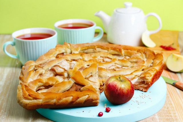Яблочный пирог на противне на дрожжах постный