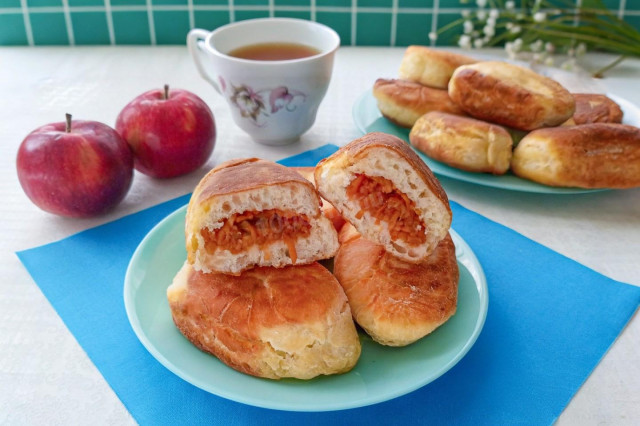 Пышные и мягкие пирожки на кефире как пух на сковороде