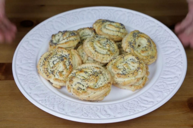 Простое песочное печенье с маком