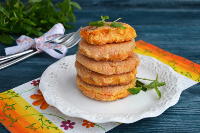 Сырники с морковью и творогом на сковороде