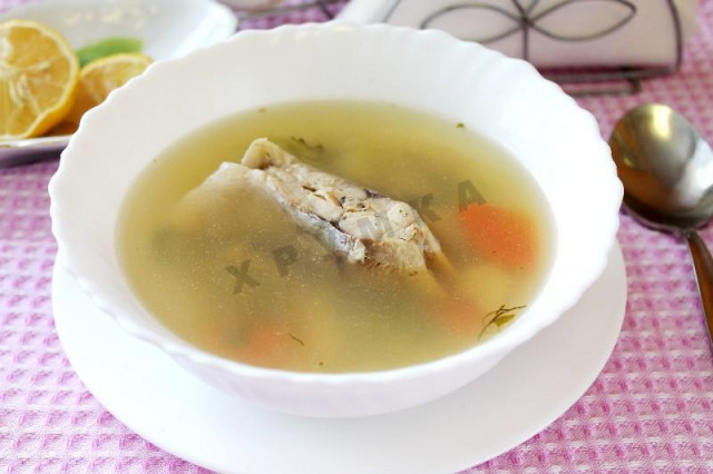 Рыбный суп из карасей с сельдереем