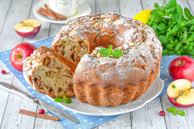 Яблочный кекс в духовке