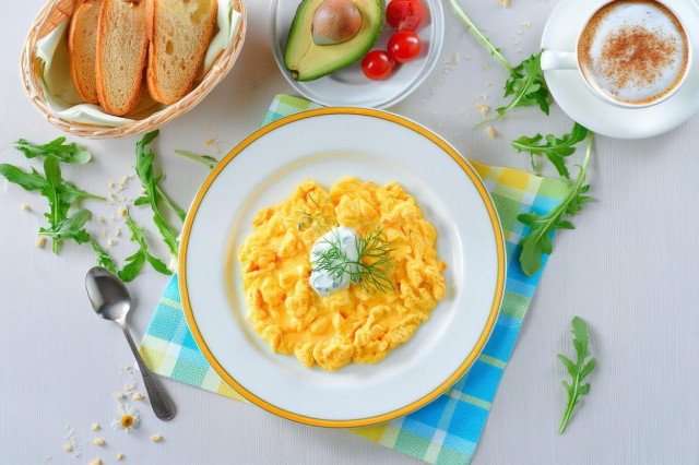 Скрэмбл из яиц классический