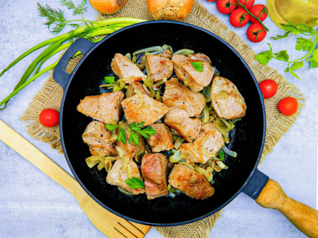 Сочная свинина на сковороде