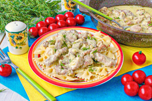 Бефстроганов из свинины со сметаной