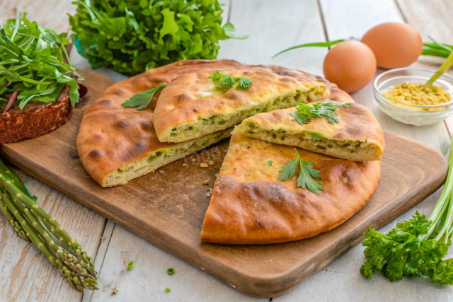 Осетинский пирог с черемшой и сыром