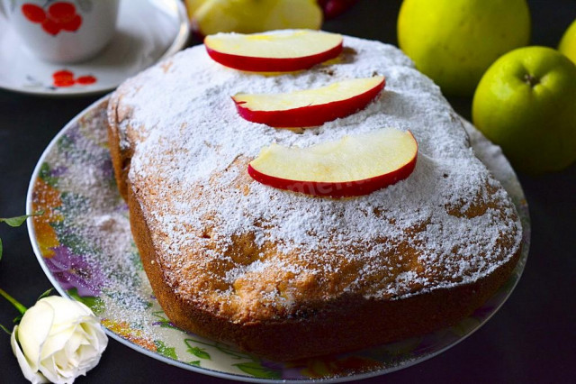 Шарлотка с яблоками без разрыхлителя в хлебопечке