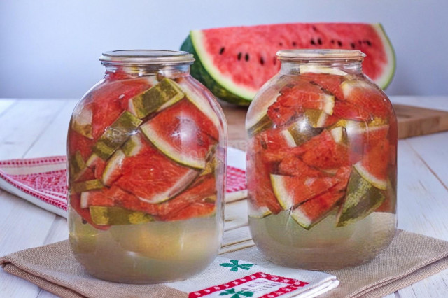 Арбузы в 3 литровых банках на зиму