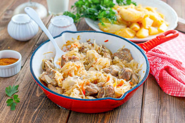 Тушеная квашеная капуста с мясом
