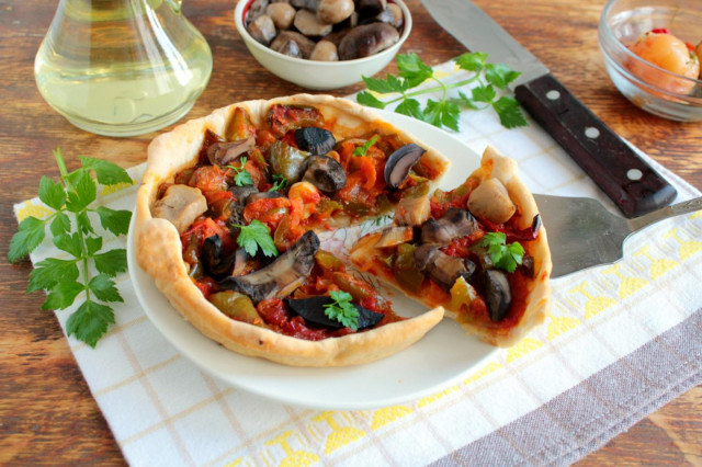 Постная пицца с маринованными грибами и болгарским перцем