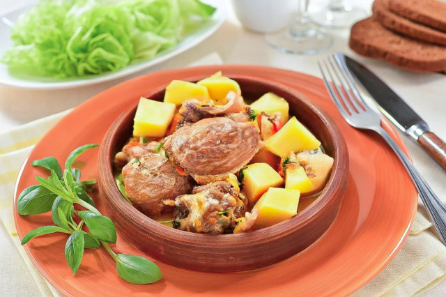 Утка тушеная с картошкой